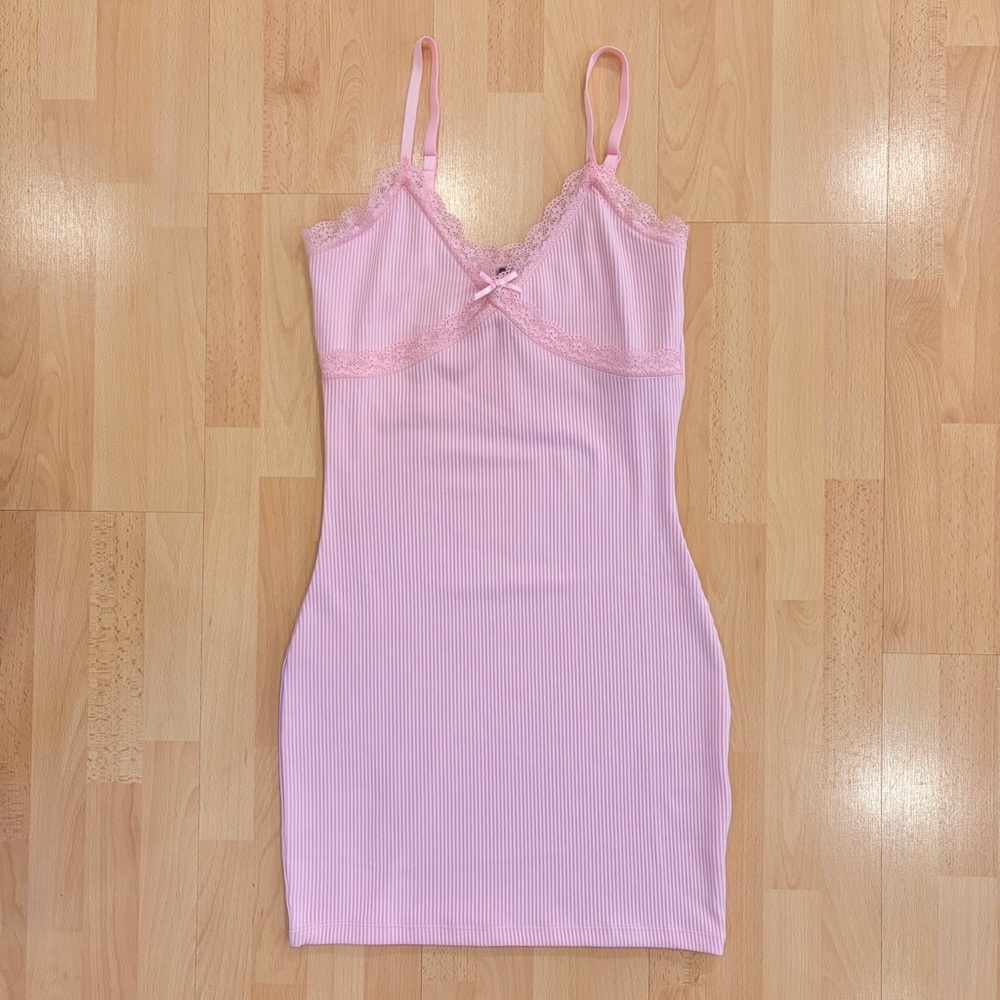 H&M | Pink lace ribbed bodycon mini dress